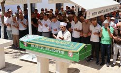 Sevgilisi tarafından dövülerek öldürülen Sevil'in tabutunu kadınlar taşıdı