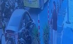Şişli'de özel halk otobüsü yayaya çarptı; kaza kamerada