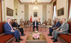 TBMM Başkanı Kurtulmuş, Yeni Yol Grubu'nu kabul etti