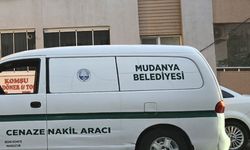 Tekerlekli sandalyeye bağımlı eşi balkondan yardım istedi; boğazında kesiyle banyoda ölü bulundu