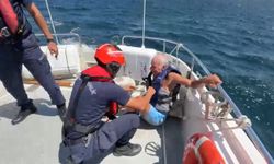 Teknesi alabora olan kişiyi Sahil Güvenlik ekipleri kurtardı