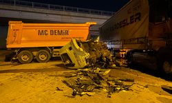 TIR'la çarpışan hafriyat kamyonun kupa kısmı koptu, şoförü yaralandı
