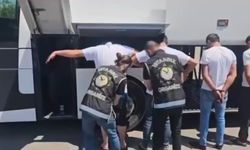 Tuzla'da yolcu otobüsündeki gizli bölmede 120 ruhsatsız silah ele geçirildi