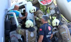 Ümraniye'de beton mikseri 3 katlı binaya çarptı