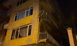 Üsküdar'da balkonunda kısmi çökme meydana gelen 4 katlı bina mühürlendi