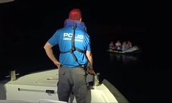 Van Gölü'nde mahsur kalan 7 kişiyi, deniz polisi kurtardı