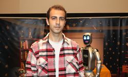 Yapay zeka destekli robot, çocuk tiyatrosunda sahneye çıktı