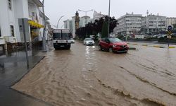 Yozgat'ta sağanak; cadde ve sokaklar göle döndü