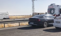 Zincirleme kazaya karışan ambulanstaki 2 sağlık çalışanı ile hasta yaralandı
