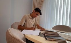 17 yaşındaki depremzede Furkan, ikinci kitabını çıkardı