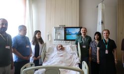 Acil servisteki hastanın duran kalbi, kalp masajıyla yeniden çalıştırıldı