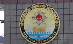 Ağacın arkasında pusuda bekleyip kafede oturan kişiyi vurdu (2)