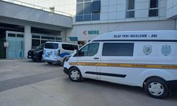 Aksaray'da iki otomobil çarpıştı; anne öldü, baba ile kızı yaralı