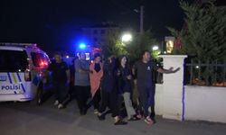 Apartman dairesindeki yangında, 14 kişi dumandan etkilendi
