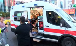 Ataşehir'de otomobil kaldırıma çarpıp takla attı: 2 yaralı