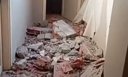 Avcılar'da koltukta uzandığı sırada iş makinesi dairenin duvarını yıktı
