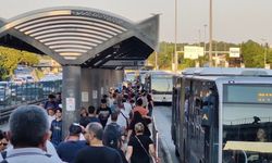 Bahçelievler'de metrobüsün çarptığı kadın ağır yaralandı