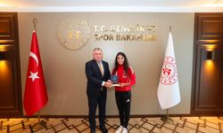 Bakan Bak, Avrupa şampiyonu İlke Özyüksel Mihrioğlu'nu kabul etti