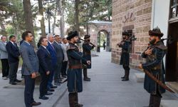 Bakan Bolat, Ertuğrul Gazi Türbesi'ni ziyaret etti