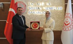 Bakan Göktaş, gazilik ünvanı verilen dernek üyeleriyle bir araya geldi