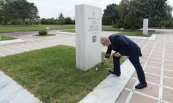 Bakan Güler, Devlet Büyükleri Anıt Mezarlığı'nı ziyaret etti