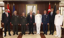 Bakan Güler, Donanma Komutanlığı'nı ziyaret etti