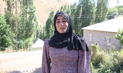 Besiciler, koyunlarını her gün 3 kilometre uzaklıktaki çeşmeye yürütmek zorunda kalıyor