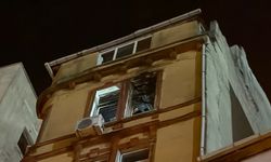 Beyoğlu'nda maçta atılan havai fişek eve düştü, sergiye hazırlanan ressamın 20 yıllık tabloları yandı