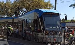 Beyoğlu'nda tramvay raydan çıktı-2