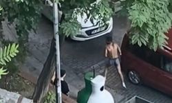 Beyoğlu'nda yarı çıplak önüne atladığı motosikletliyi düşürdü; duba sopa ve tekmeyle darbedildi