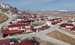 Bitlis'te Ahıska Türkleri için yapılan kalıcı konutların teslimine başlandı