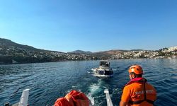 Bodrum'da su alan ve içerisinde 4 kişinin bulunduğu tekne kurtarıldı