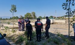 Boğulma tehlikesi geçiren çocuğu babası kurtardı