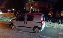Bursa'da hafif ticari araç kaldırıma çarptı: 1 yaralı