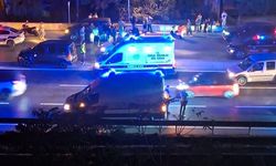 Büyükçekmece'de yolun karşısına geçmeye çalışırken 2 aracın çarptığı kadın hayatını kaybetti