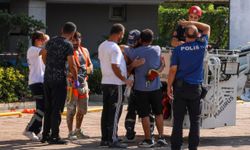 Çalıştıkları iskelenin halatı kopunca 10'uncu kat hizasında mahsur kalan 2 işçi kurtarıldı