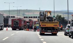 Çatalca'da lastik yüklü TIR'ın dorsesi yandı; alevler tarım arazisine sıçradı