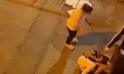 Çekmeköy'de sürücülerin tekmeli yumruklu yol verme kavgası kamerada