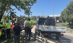 Çekmeköy'de virajı alamayan beton mikseri devrildi: 1 yaralı