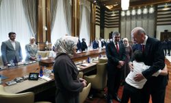 Cumhurbaşkanı Erdoğan, Kahramanmaraş'taki okul saldırısında hayatını kaybeden öğrencilerin ailelerini kabul etti