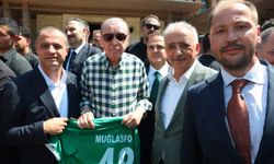Cumhurbaşkanı Erdoğan'a 48 numaralı Muğlaspor forması takdim edildi