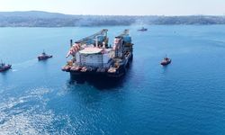 Dev vinç gemisi İstanbul Boğazı'nda-1