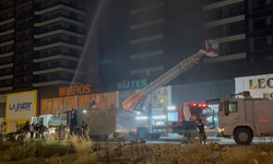 Diyarbakır'da plazada yangın; 5 kişi dumandan etkilendi (2)