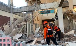 Endonezya'da 7.7 büyüklüğünde deprem: 20 ölü
