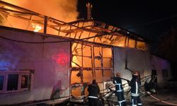 Erzincan'da mobilya imalathanesi yandı