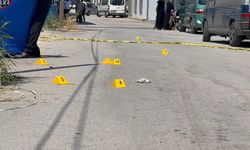Eşini ve eniştesini tabancayla öldürdü