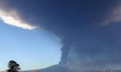 Etna Yanardağı kül püskürttü