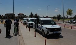 Evinde otururken tüfekle rastgele açılan ateşte yaralandı