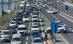 Fatih'te hafif ticari araçta yangın; sahil yolu trafiğe kapandı