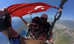 Fethiye'de 30 Ağustos'a özel yamaç paraşütü atlayışı